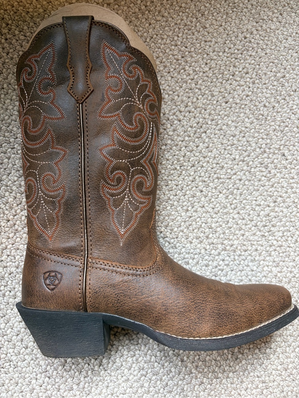 Ariat Round Up Square Toe Western Boot: worn once - Picture 6 of 10